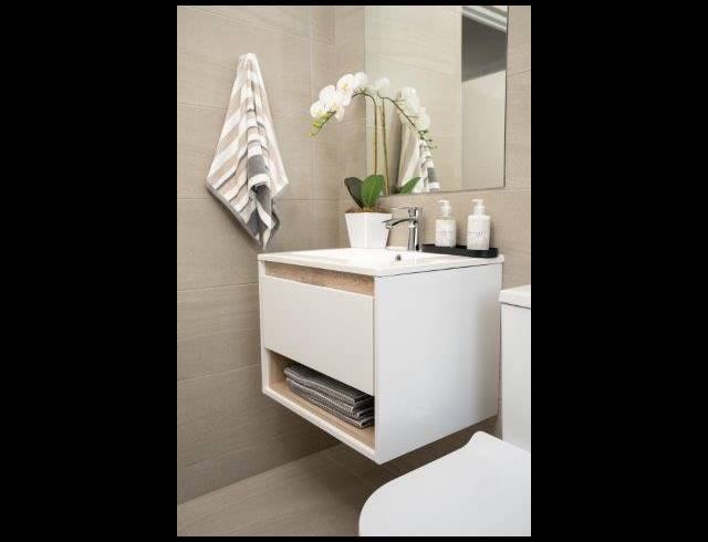 2 BEDROOM APARTMENT FOR SALE IN BRYANSTON